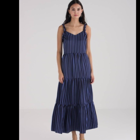 Banana Republic knotted striped maxi dress - Picture 2 of 11